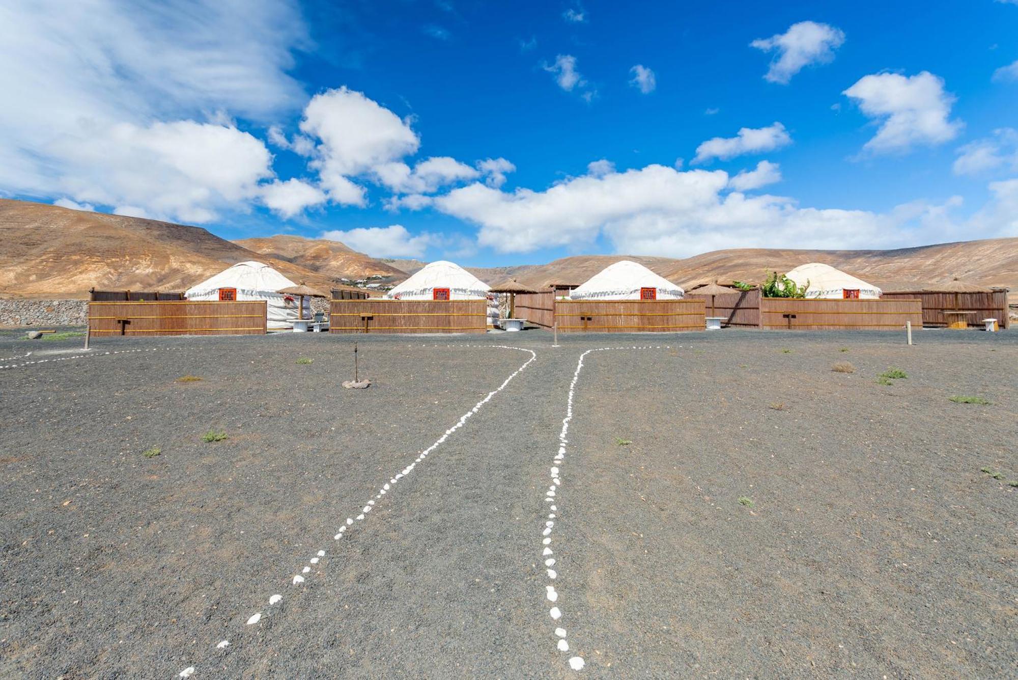 Finca De Arrieta Village - Yurts And Stone Cottages - Shared Pool - Walking Distance To Arrieta Beach - Off Grid Tabayesco Exterior foto
