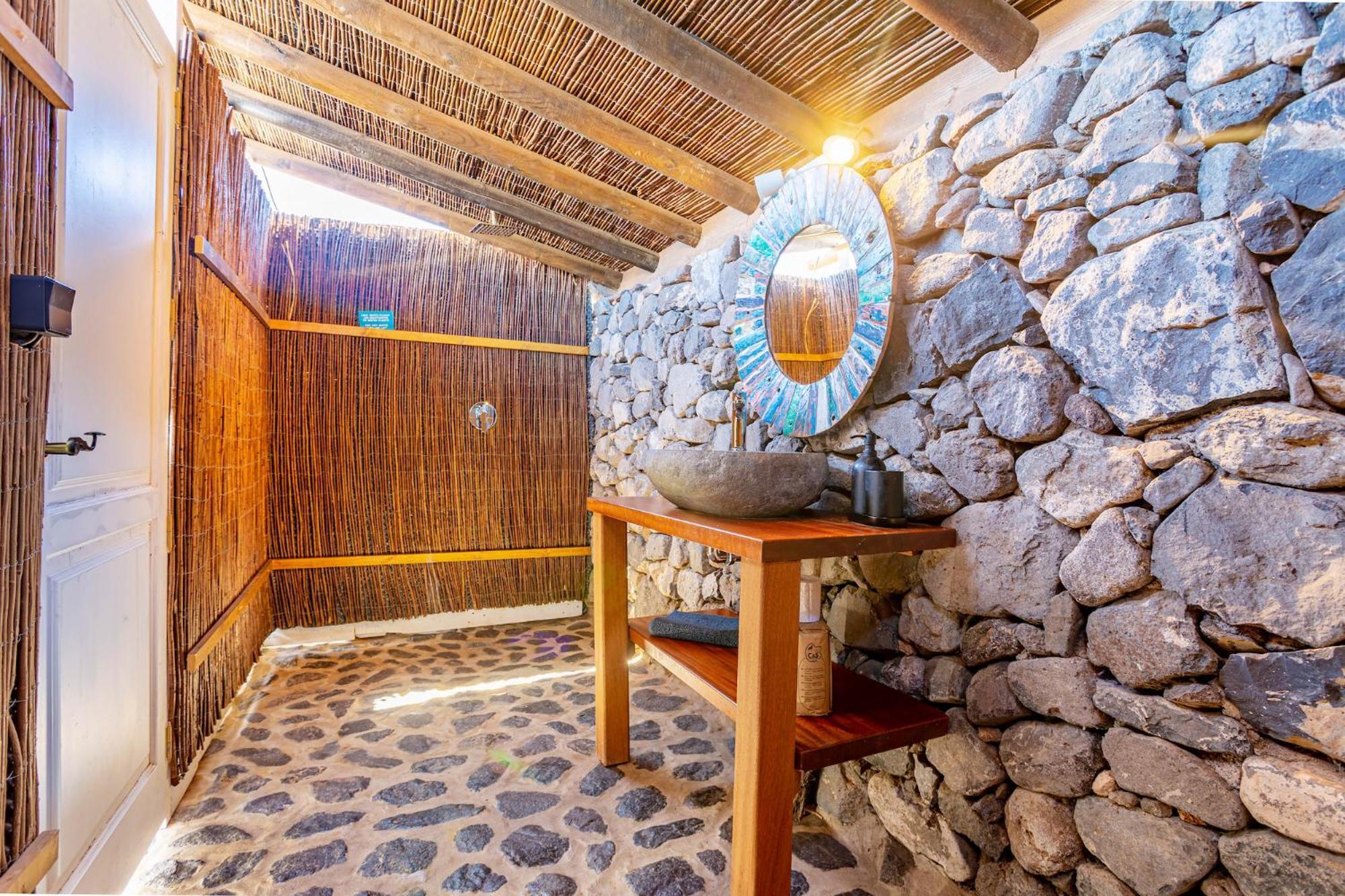 Finca De Arrieta Village - Yurts And Stone Cottages - Shared Pool - Walking Distance To Arrieta Beach - Off Grid Tabayesco Exterior foto