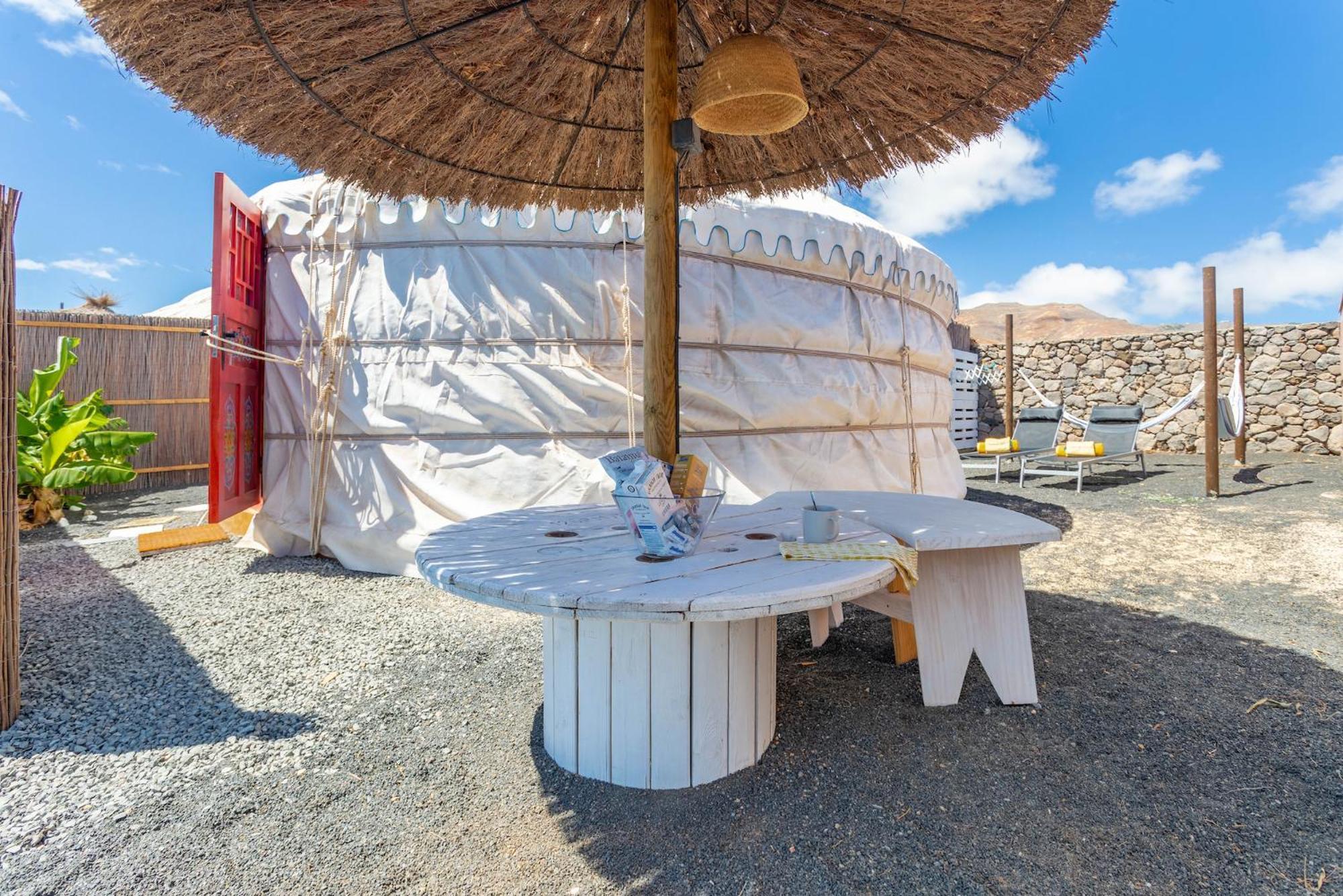 Finca De Arrieta Village - Yurts And Stone Cottages - Shared Pool - Walking Distance To Arrieta Beach - Off Grid Tabayesco Exterior foto