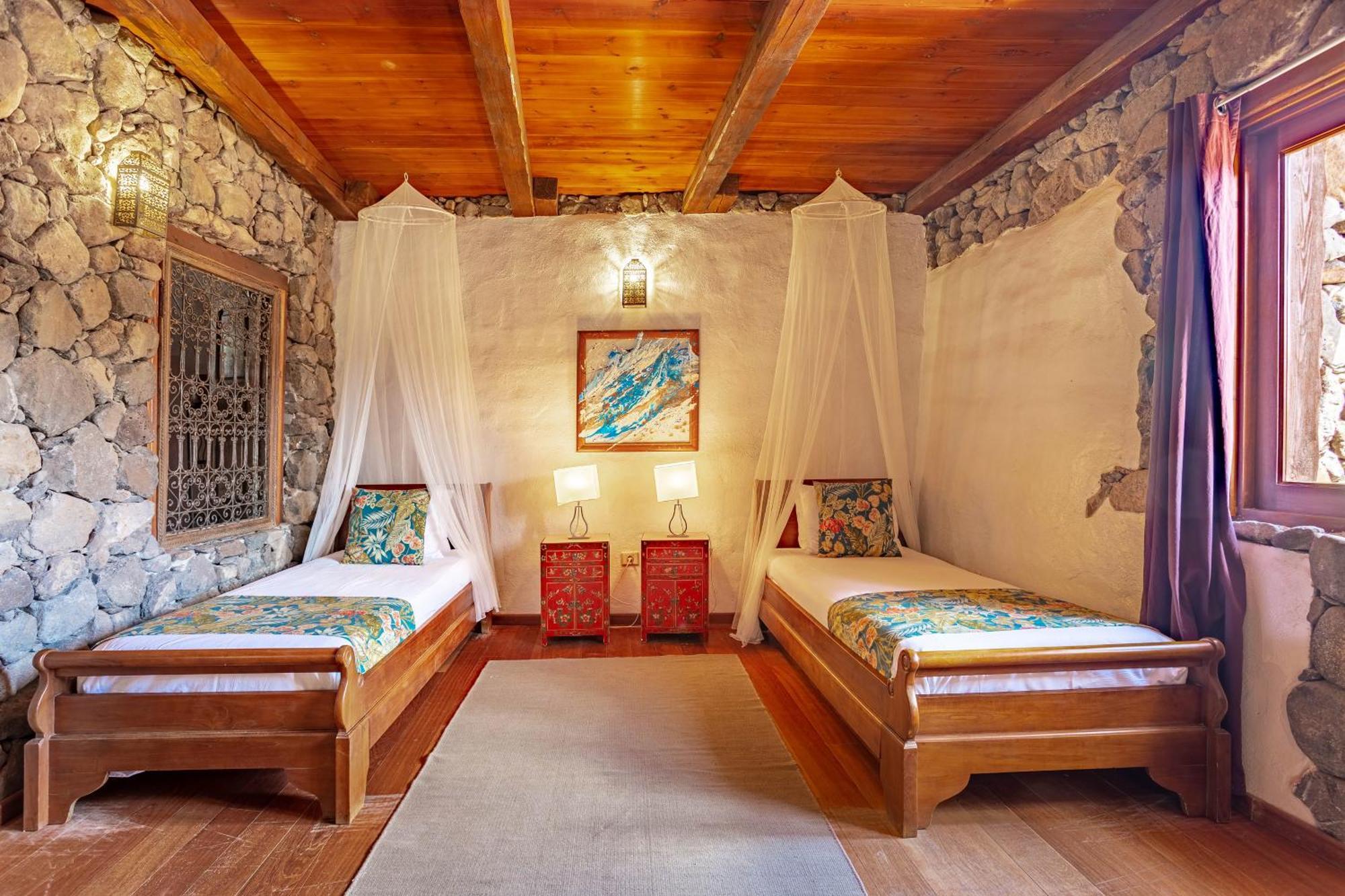 Finca De Arrieta Village - Yurts And Stone Cottages - Shared Pool - Walking Distance To Arrieta Beach - Off Grid Tabayesco Exterior foto