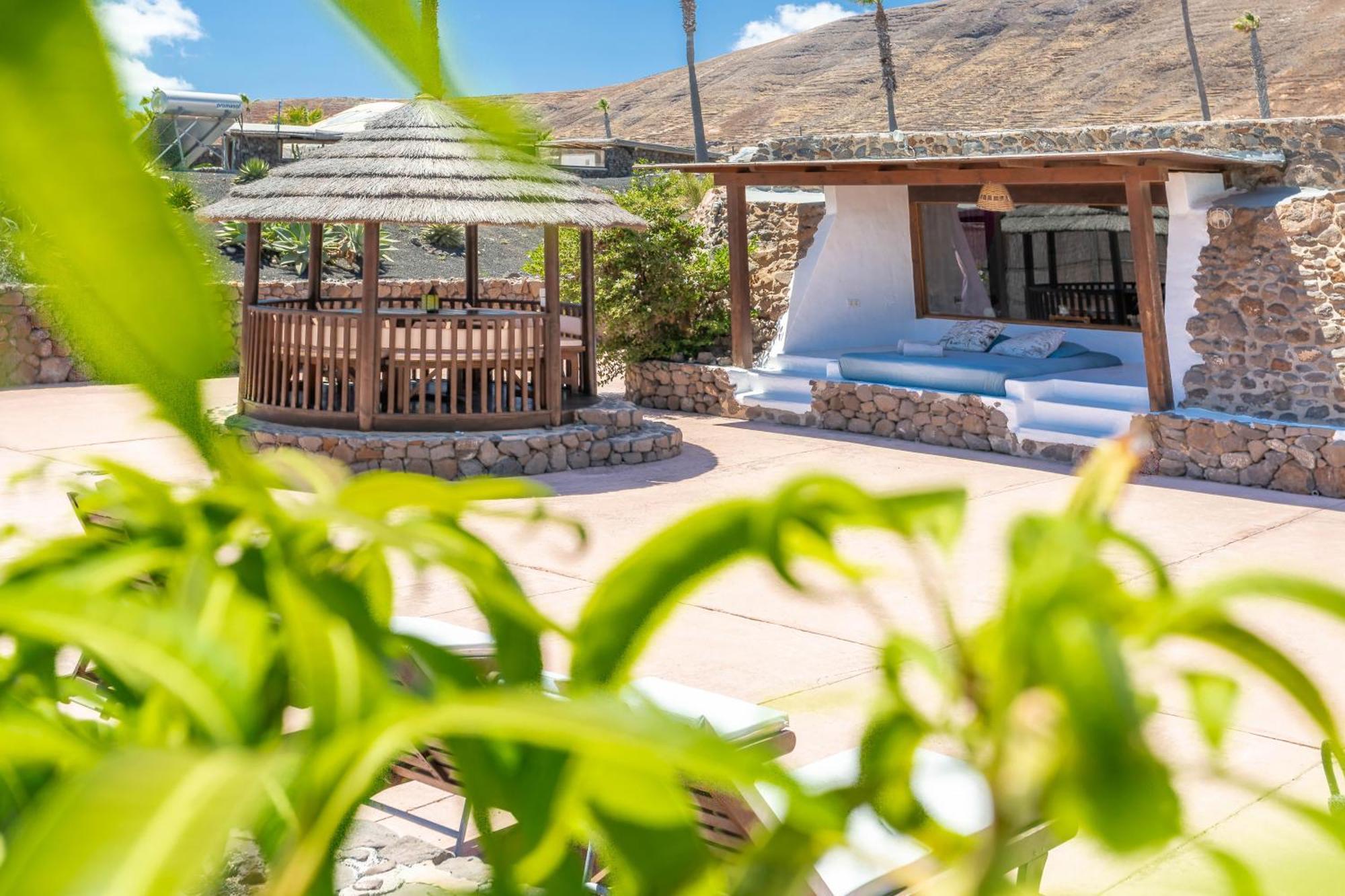 Finca De Arrieta Village - Yurts And Stone Cottages - Shared Pool - Walking Distance To Arrieta Beach - Eco Friendly Tabayesco Exterior foto